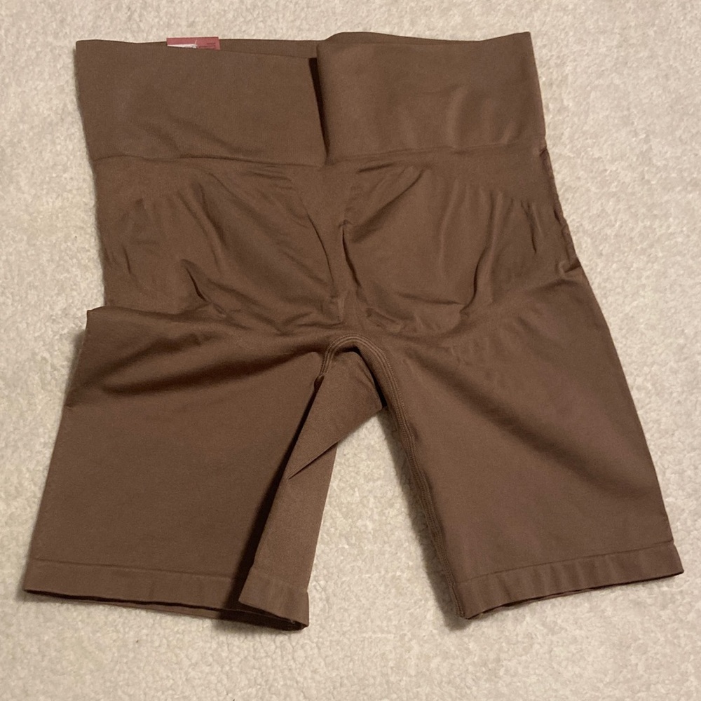 NWT Cacique Lane Bryant Taupe Slimmer High Waste Shorts Body Shaper Size 18/20 - Picture 6 of 7